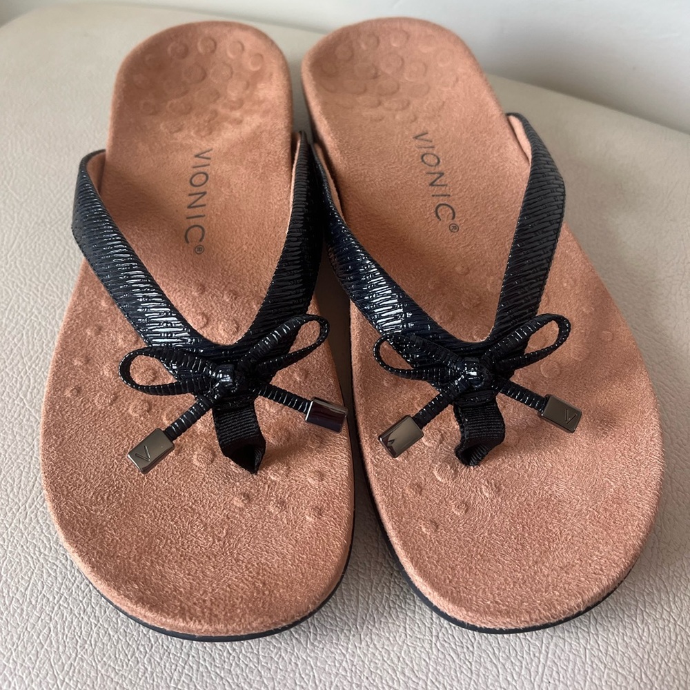 Vionic Bella Toe Post Black Leather Comfortable S… - image 1